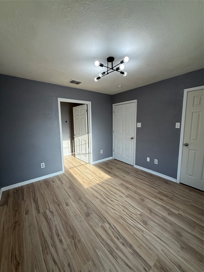 Building Photo - 1205 Thompson St