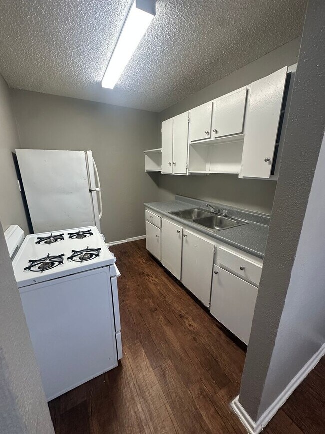 Building Photo - 6917 Basilwood Dr