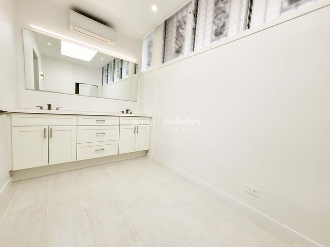 Building Photo - Ala Wai Plaza #PH8 | Honolulu, HI