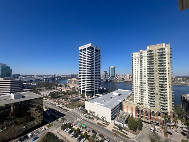 Building Photo - Stunning Condo with Breathtaking Views & L...