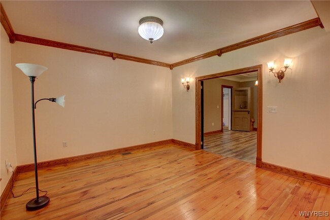 Building Photo - 5880 Draudt Rd