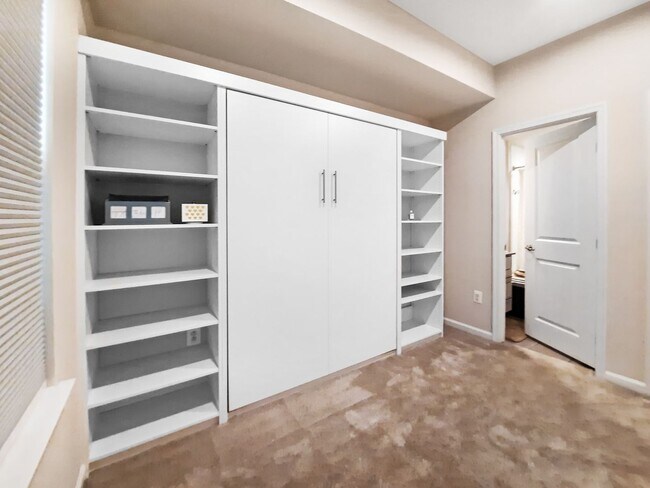 Building Photo - 3BR/3BA TH with Luxury Upgrades + Tesla Ch...