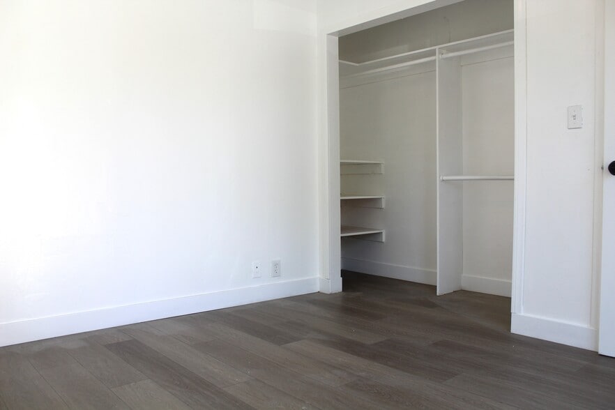 Building Photo - 1037 Pleasantview Ave