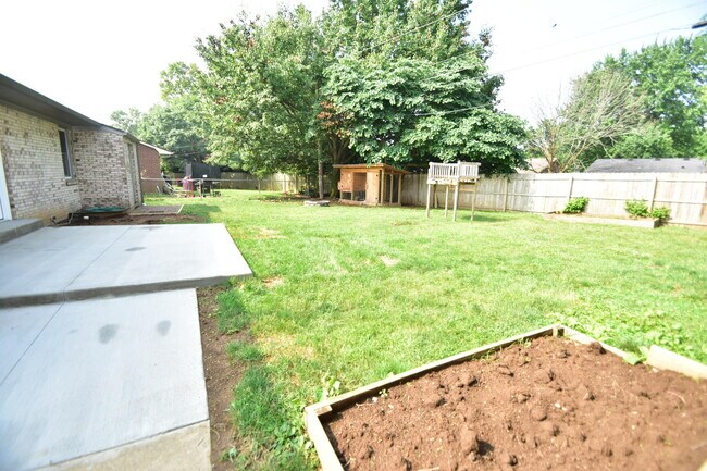 Building Photo - 3805 Wedgewood Ct