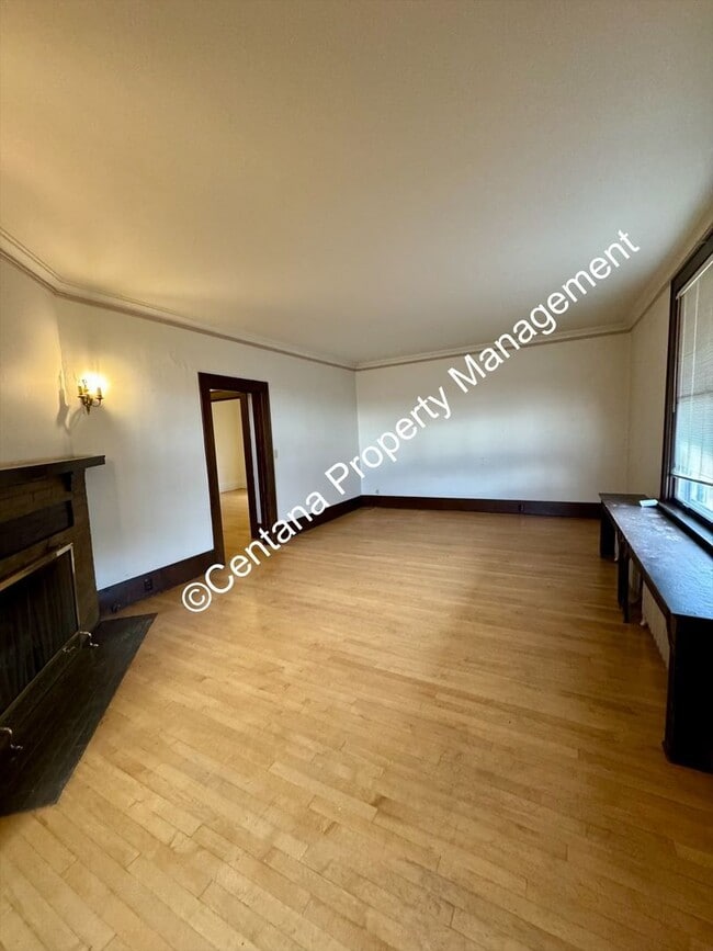 Building Photo - 205-207 N Excelsior Ave