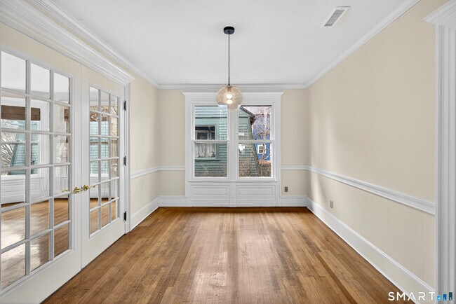 Building Photo - 339 Willow St