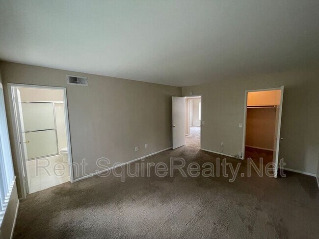 Building Photo - 765 Knollwood Ln