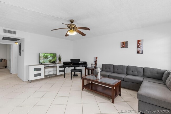 Building Photo - 3028 Harwood D