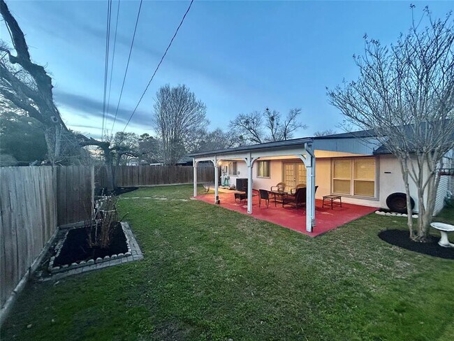 Building Photo - 14411 Cypress View Dr