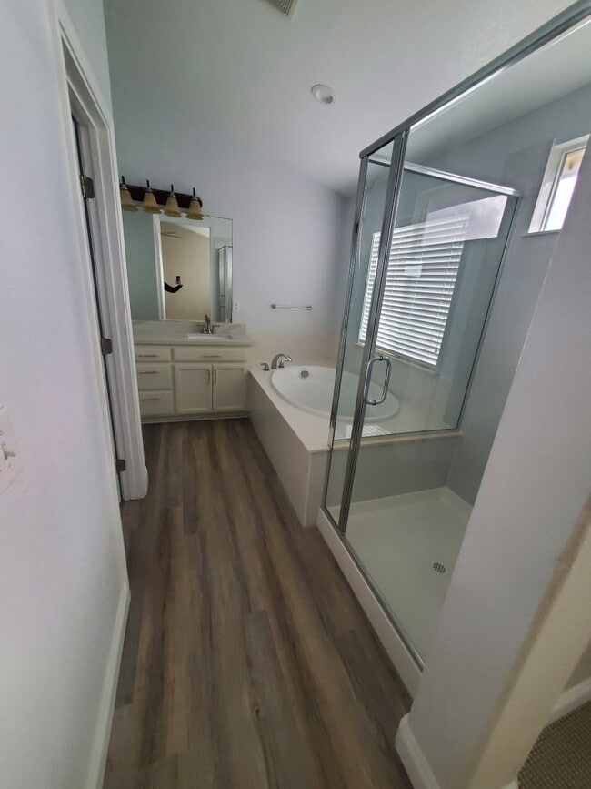 Building Photo - 4 Bedroom home in Elk Grove