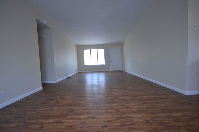 Building Photo - NICE 3 Bed 2 Bath home in Bolivar! Excellent Area!