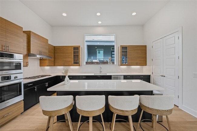 Building Photo - 5804 Toscana Ave