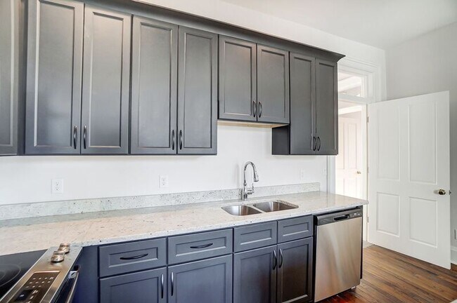 Building Photo - 2701 Cleinview Ave