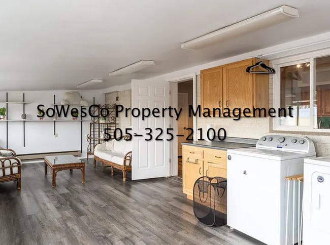 Building Photo - Large 3 Bedroom Home on Corner Lot