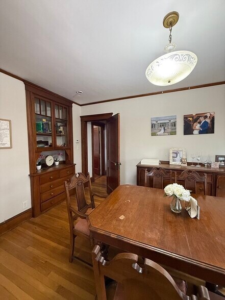 Building Photo - 7 View South Ave