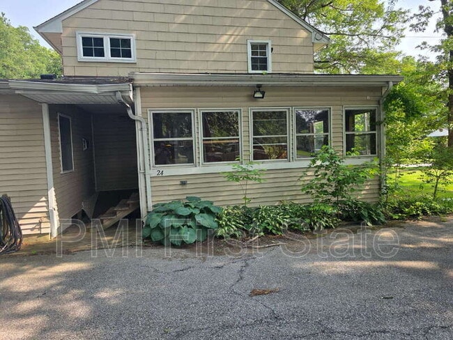 Building Photo - 24 Deer Run Dr