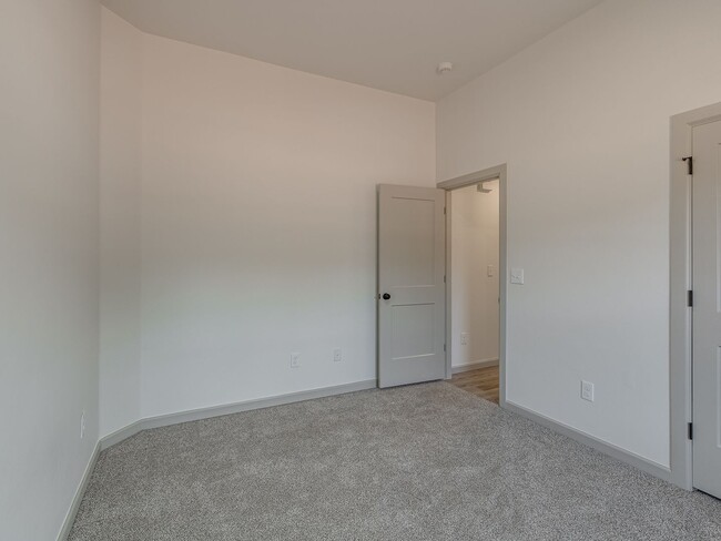 Building Photo - Brand New Home In Noble!
