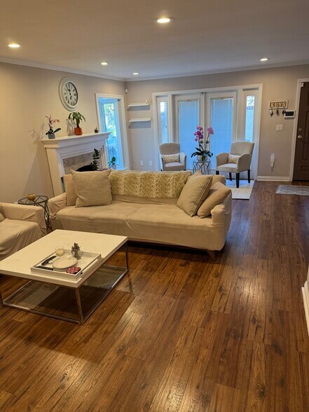 Building Photo - 1117 Cll Malaga