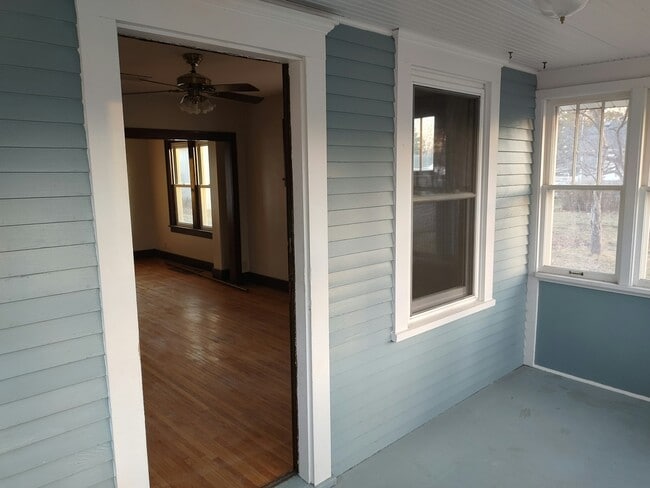 Building Photo - 911 Willow St