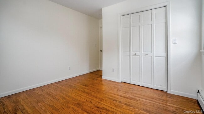 Building Photo - 100 E Sunnyside Ln