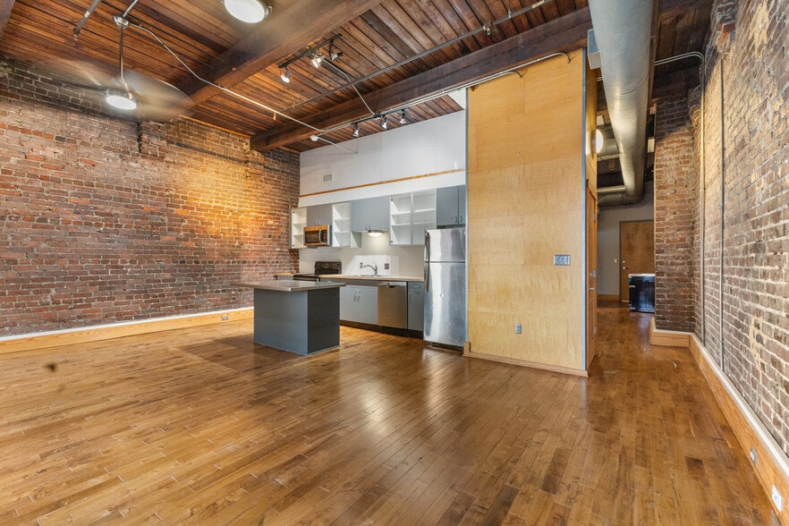 Building Photo - Emporium Lofts