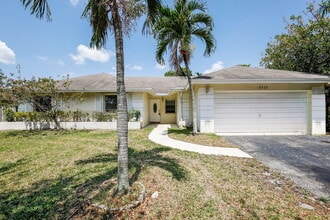 Building Photo - 5525 SW 118th Ave