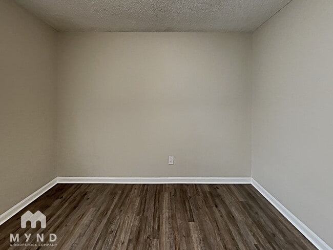 Building Photo - 5170 Hickory Dr NE