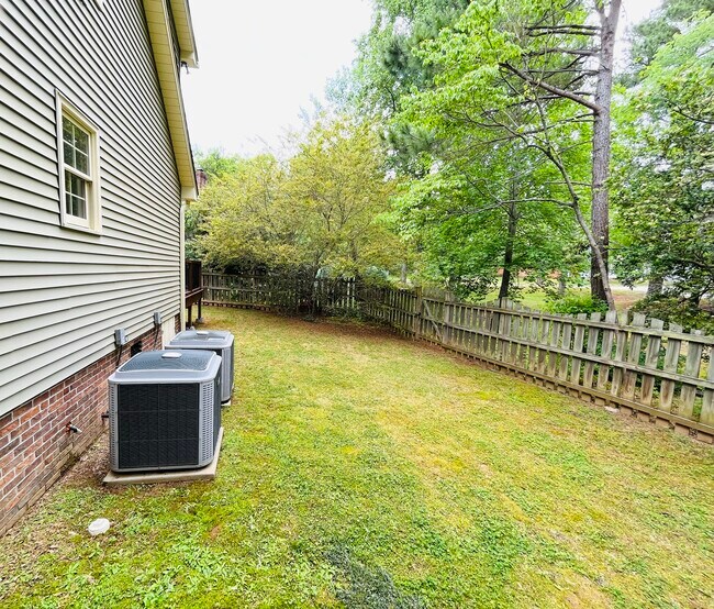 Building Photo - 709 Pineapple Pointe