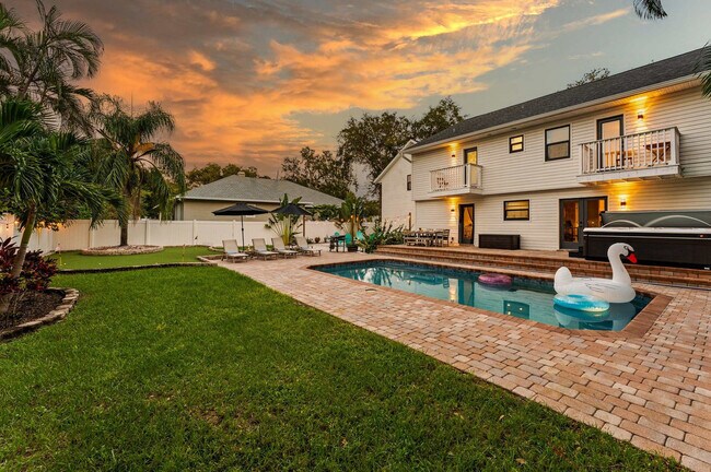 Building Photo - 12833 Poinsettia Ave