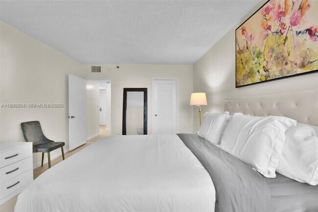 Building Photo - 2301 Collins Ave