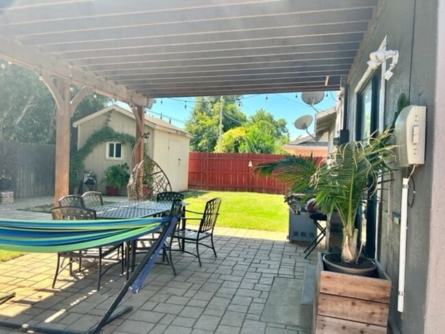 Building Photo - Available Now  4 Bedroom 2 bath home