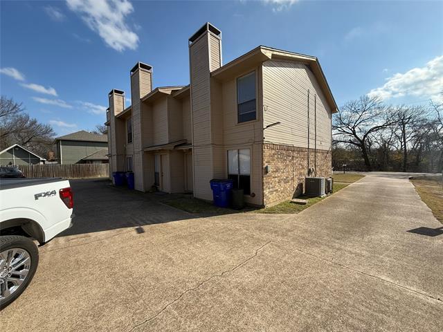 Building Photo - 422 W 4th St