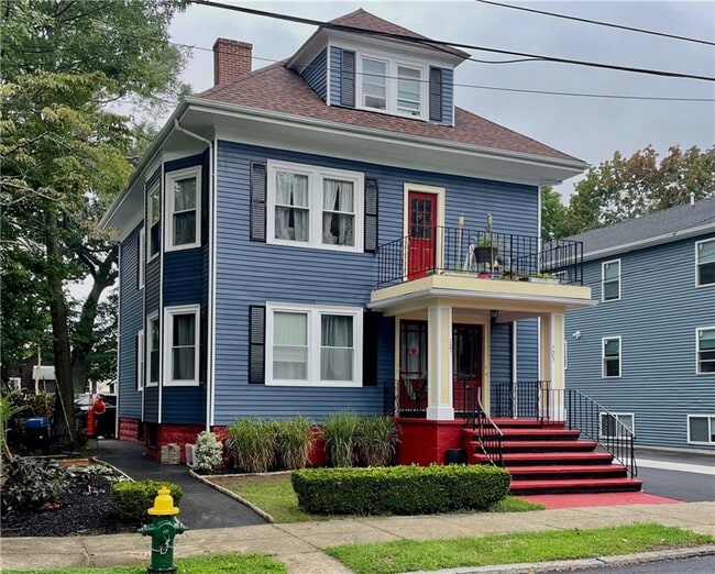 Building Photo - 121 Rutherglen Ave