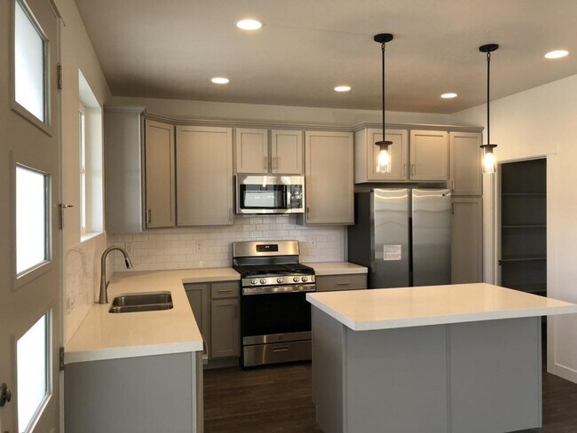 kitchen - 441 W 3200 N