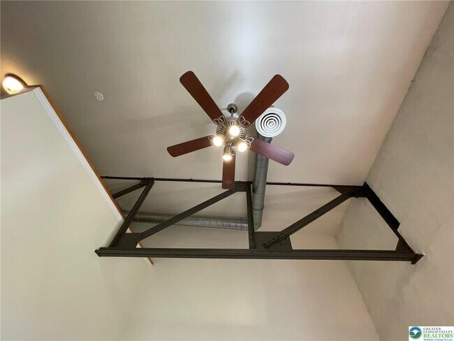 Building Photo - 147 S 4th St