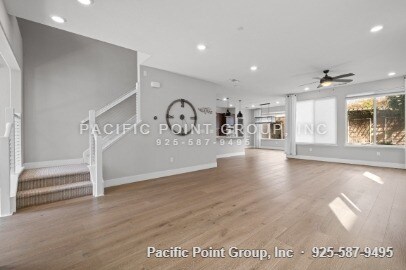 Building Photo - 285 Bear Creek Dr