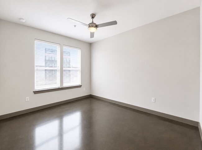 Building Photo - 1111 N Durham Dr