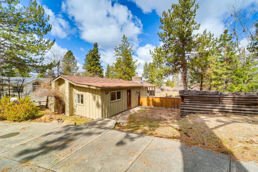Building Photo - 627 Bear Valley Rd