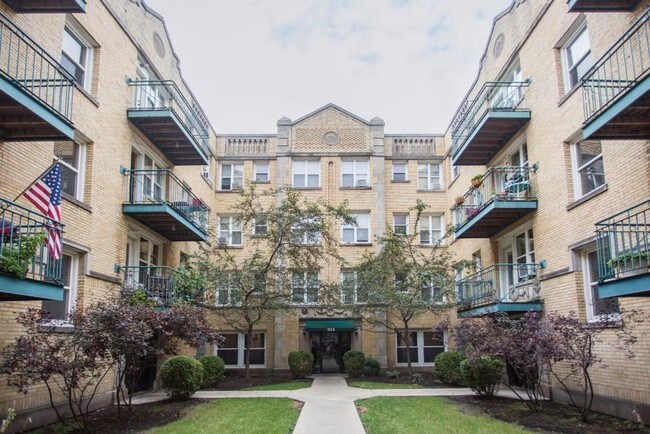 Primary Photo - 914 W Dakin St