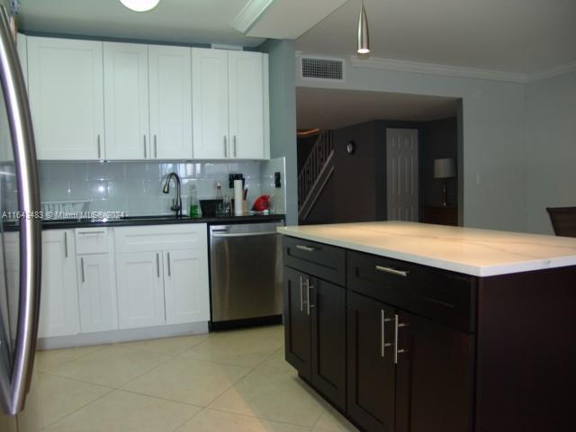 Building Photo - 802 NE 27th Ave