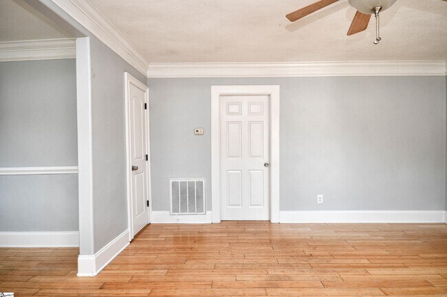 Building Photo - 204 Parkins Mill Rd