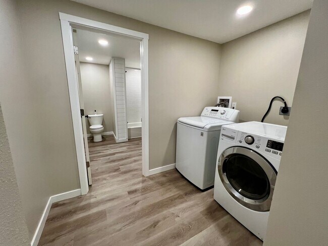 Building Photo - Ocean Park 2 Bedroom Home - Property is Av...