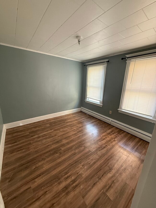 Building Photo - 76 Lounsbury Ave