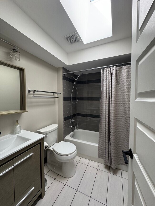 Building Photo - 6142 W 63rd St