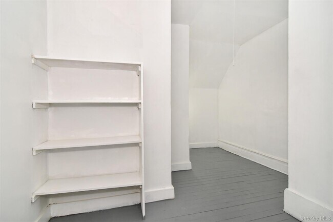 Building Photo - 132 Rich Ave