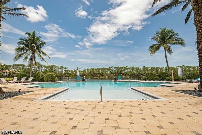 Building Photo - 2004 Tarpon Bay Dr N