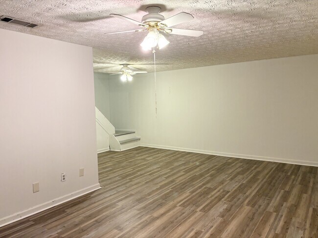 Building Photo - 169 Deer Chase Dr