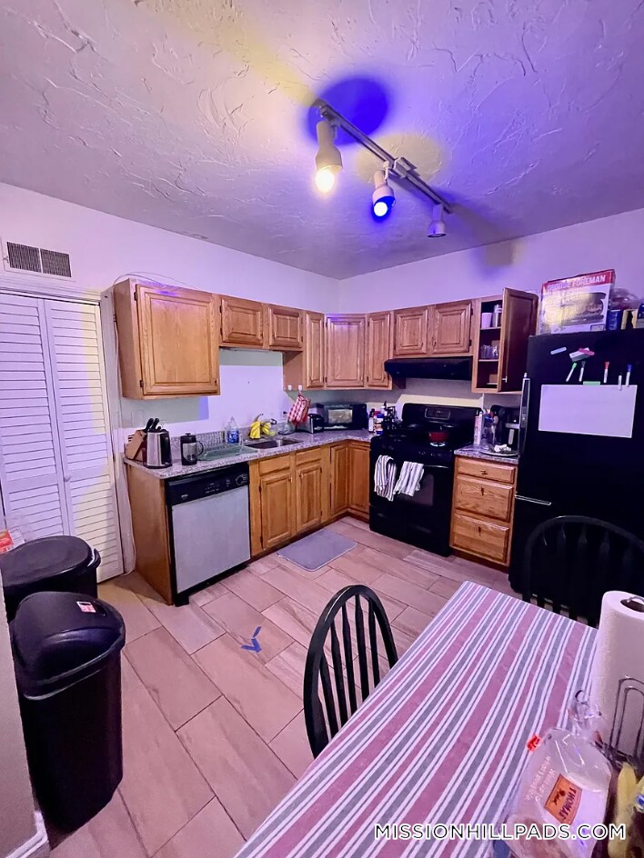 Building Photo - 880 Huntington Ave