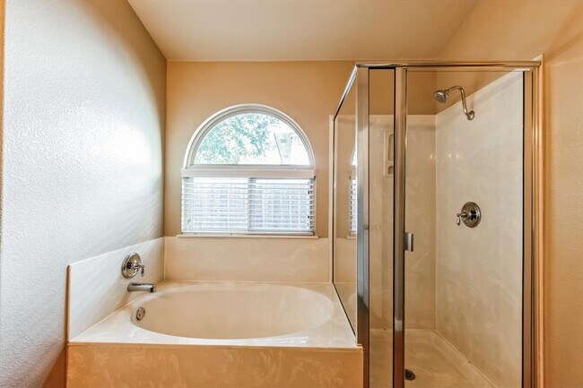 Building Photo - Great 4 bedroom in Cedar Park
