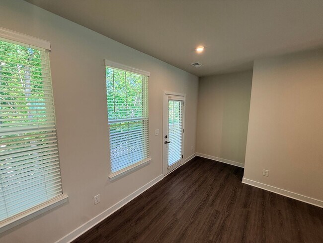 Building Photo - Brand New Townhome in the heart of Charotte